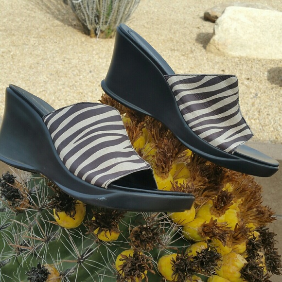 HuSh PuPpieS weDge saNdAl - Picture 5 of 10